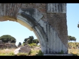 07009 ostia - regio i - forum - basilica (i,xi,5) - reste der marmordekoration - detail.jpg